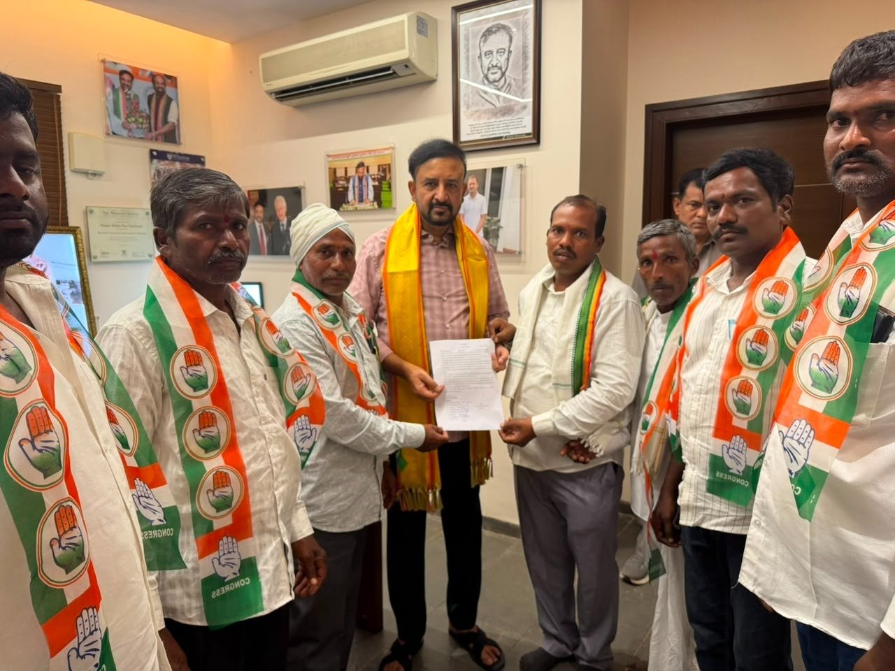ముస్తాపూర్ గ్రామ ప్రజాప్రతినిధులు కాంగ్రెస్ పార్టీలో చేరిక