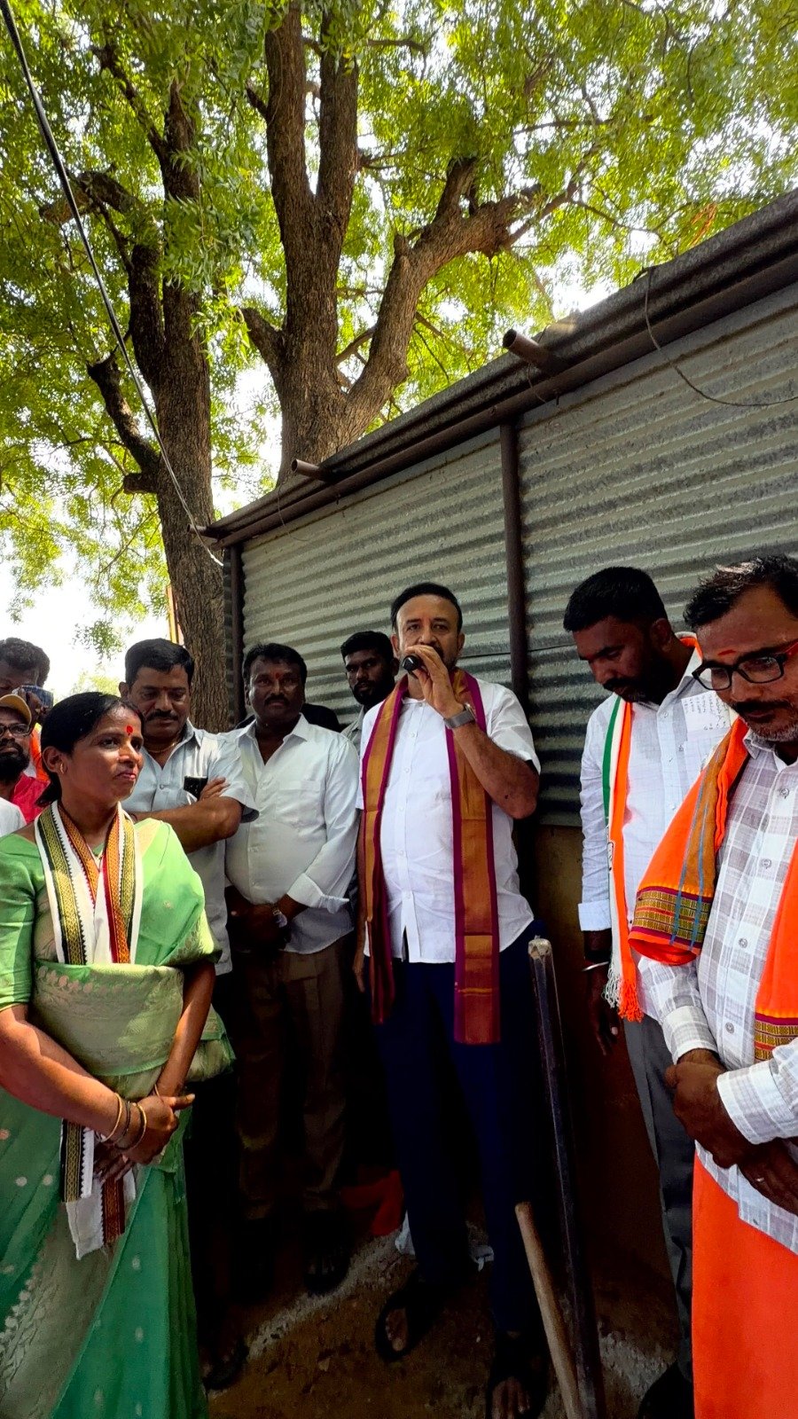 ఎల్లారెడ్డి ఎమ్మెల్యే మదన్ మోహన్