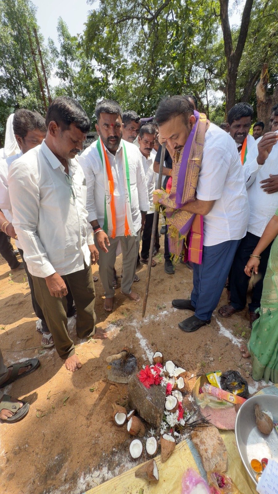 గ్రామ ప్రజలు మరియు నాయకులు