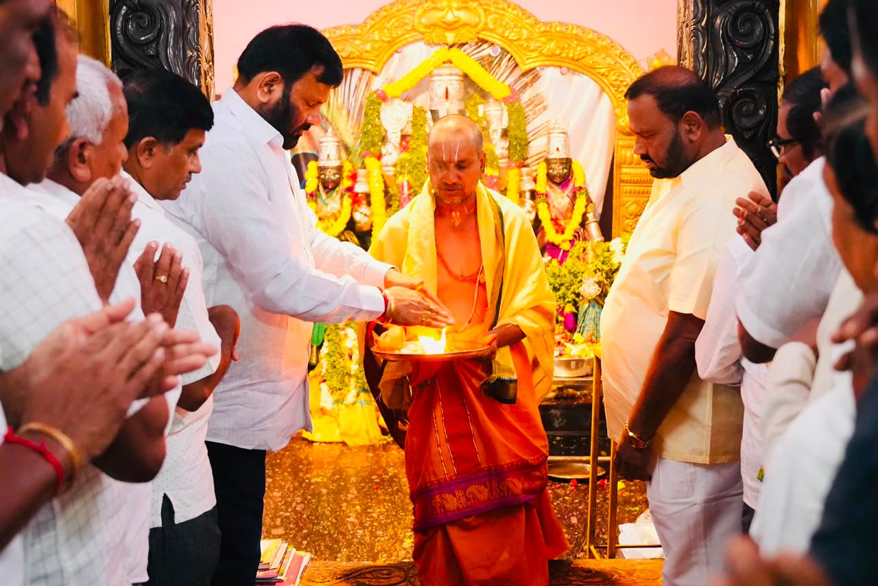 శ్రీ వేంకటేశ్వర స్వామి దేవస్థానంలో ప్రత్యేక పూజలు