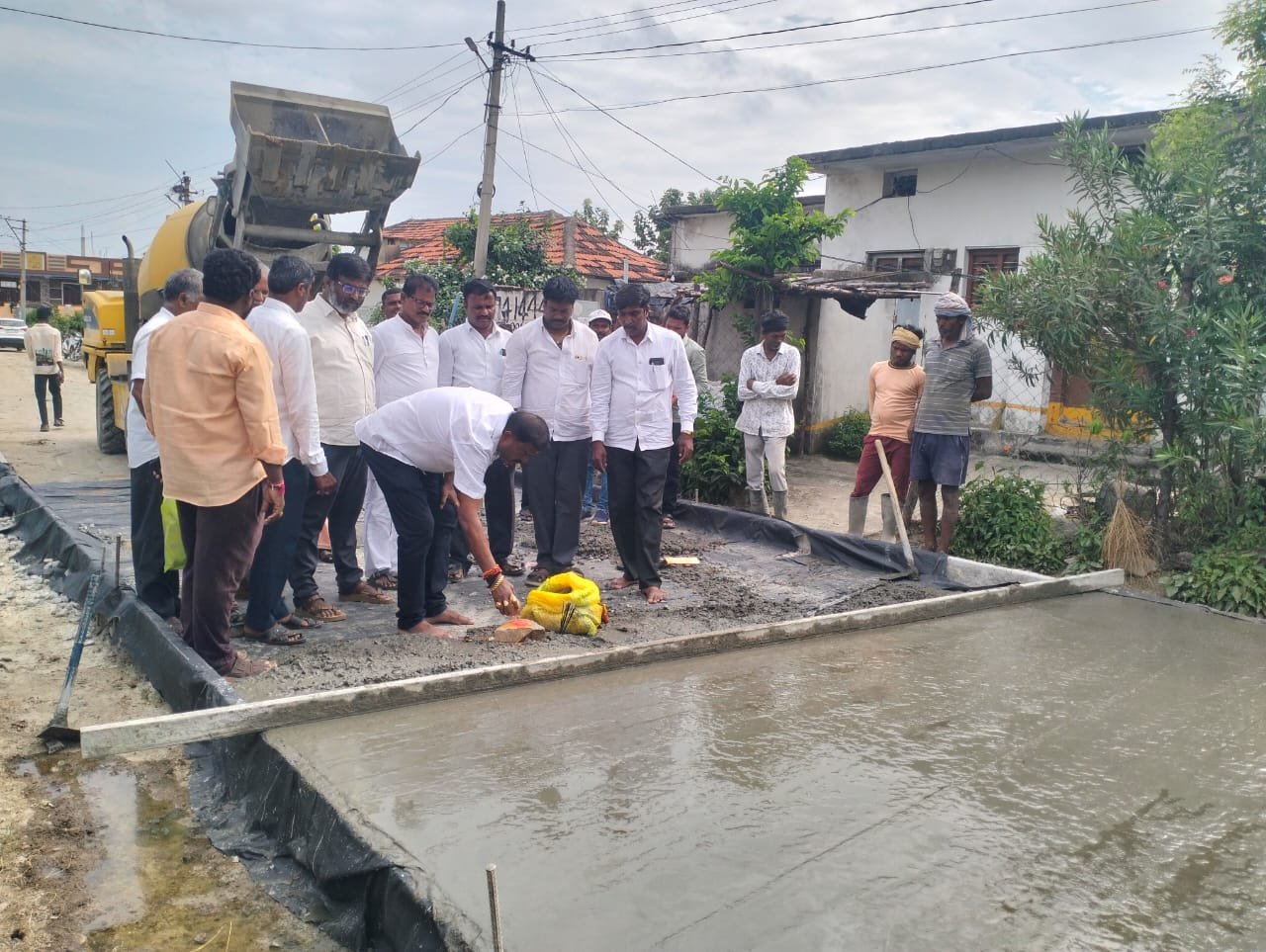 లింగారెడ్డిపేట సీసీ రోడ్డు పనులు