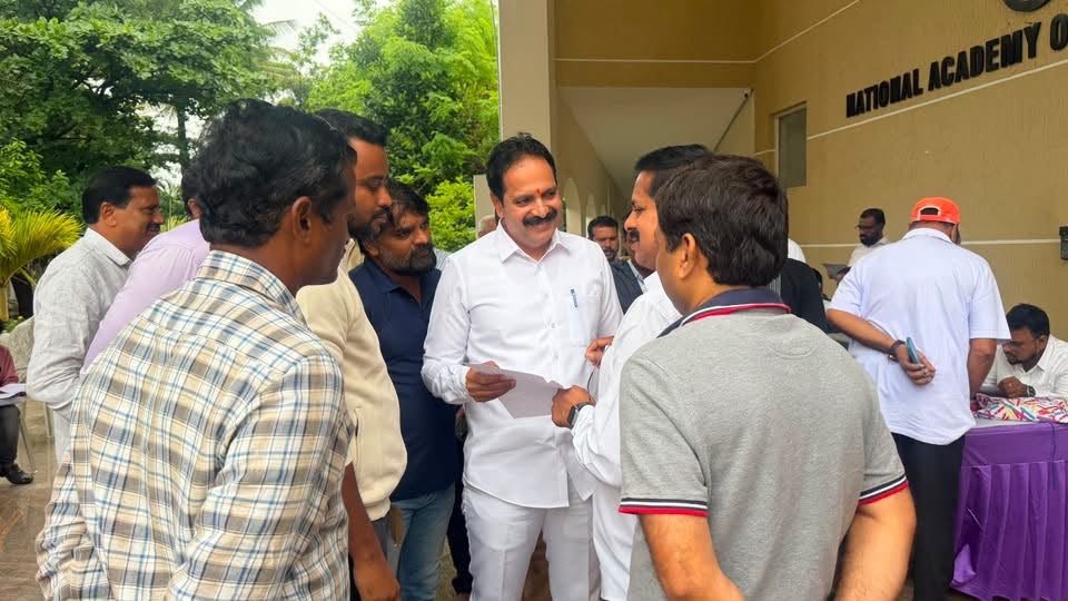శేరిలింగంపల్లి ప్రజా సమస్యలపై జగదీశ్వర్ గౌడ్ అధికారులతో చర్చ