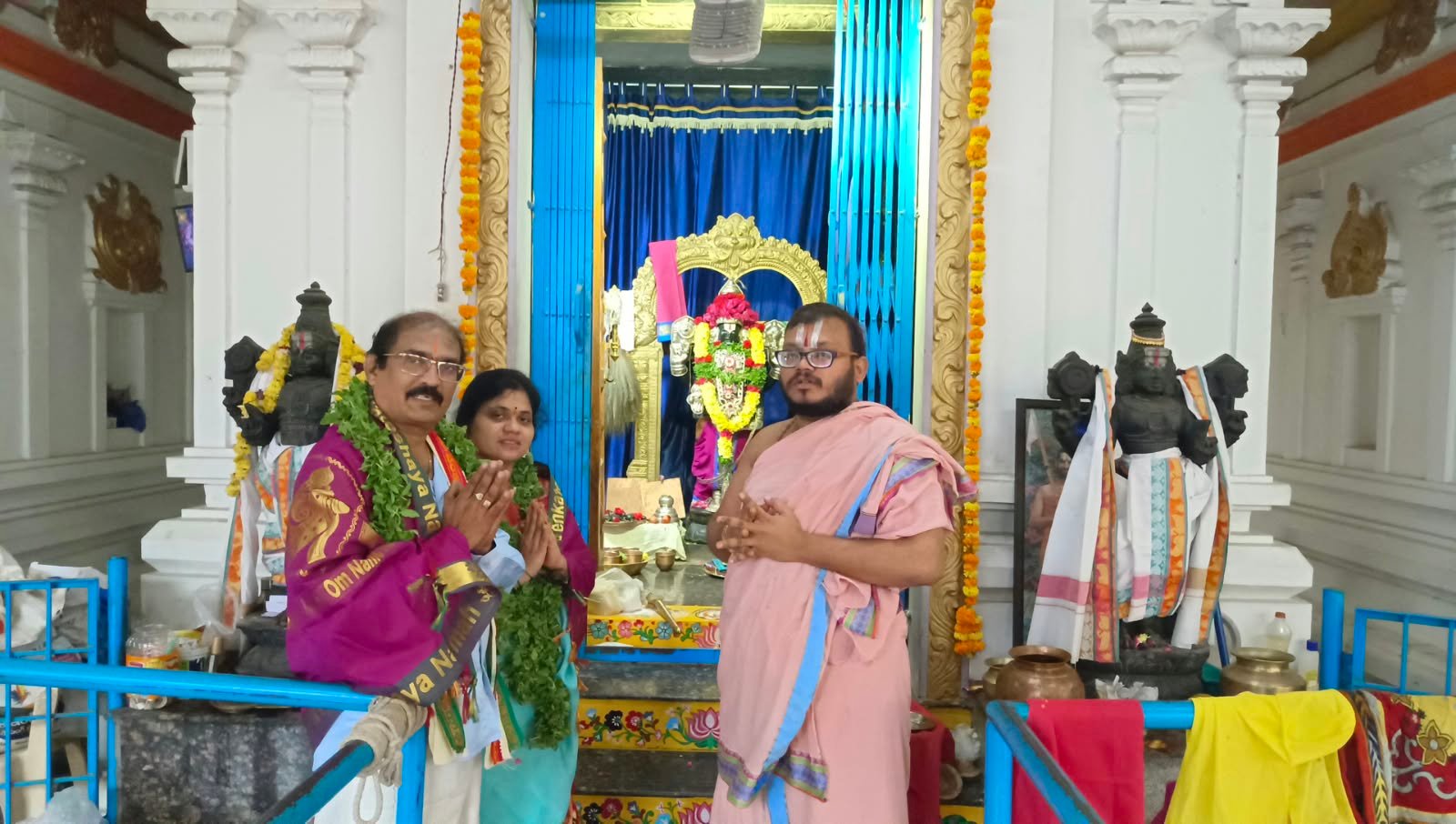 వెంకటేశ్వర్లు కుటుంబ సభ్యులతో కలిసి ప్రత్యేక పూజలు