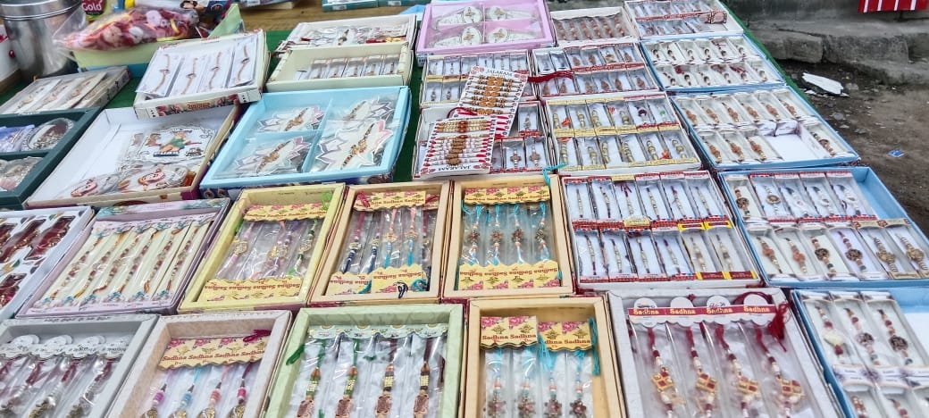 బీబీపేటలో రాఖీ పౌర్ణమి సందడి
