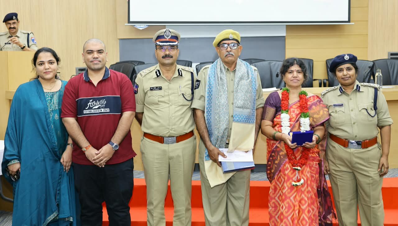 సైబరాబాద్ పోలీస్ వీడ్కోలు కార్యక్రమం