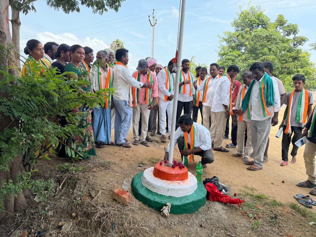 మీసంపల్లిలో కాంగ్రెస్ పార్టీ జెండా ఆవిష్కరణ కార్యక్రమం