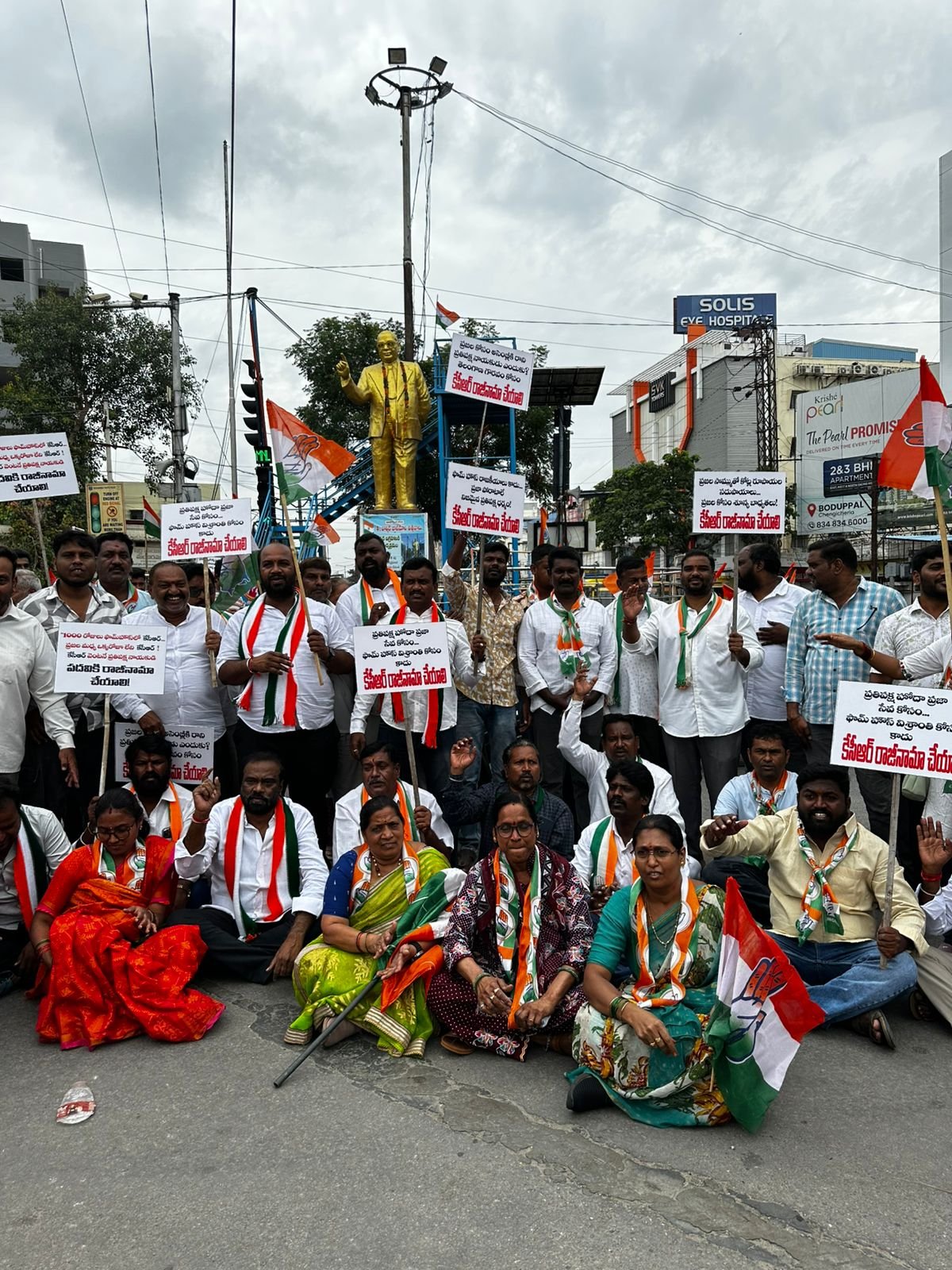 కాప్రాలో కాంగ్రెస్ నాయకుల బైక్ ర్యాలీ