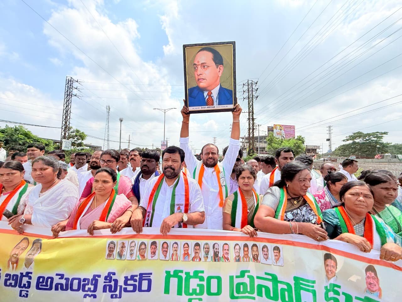 కాంగ్రెస్ నాయకులు మరియు కార్యకర్తలు పాల్గొన్న ఆత్మగౌరవ ప్రదర్శన