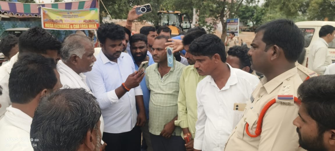 ఫోన్ కాల్‌లో ఎమ్మెల్యే గారితో మాట్లాడుతున్న దృశ్యం
