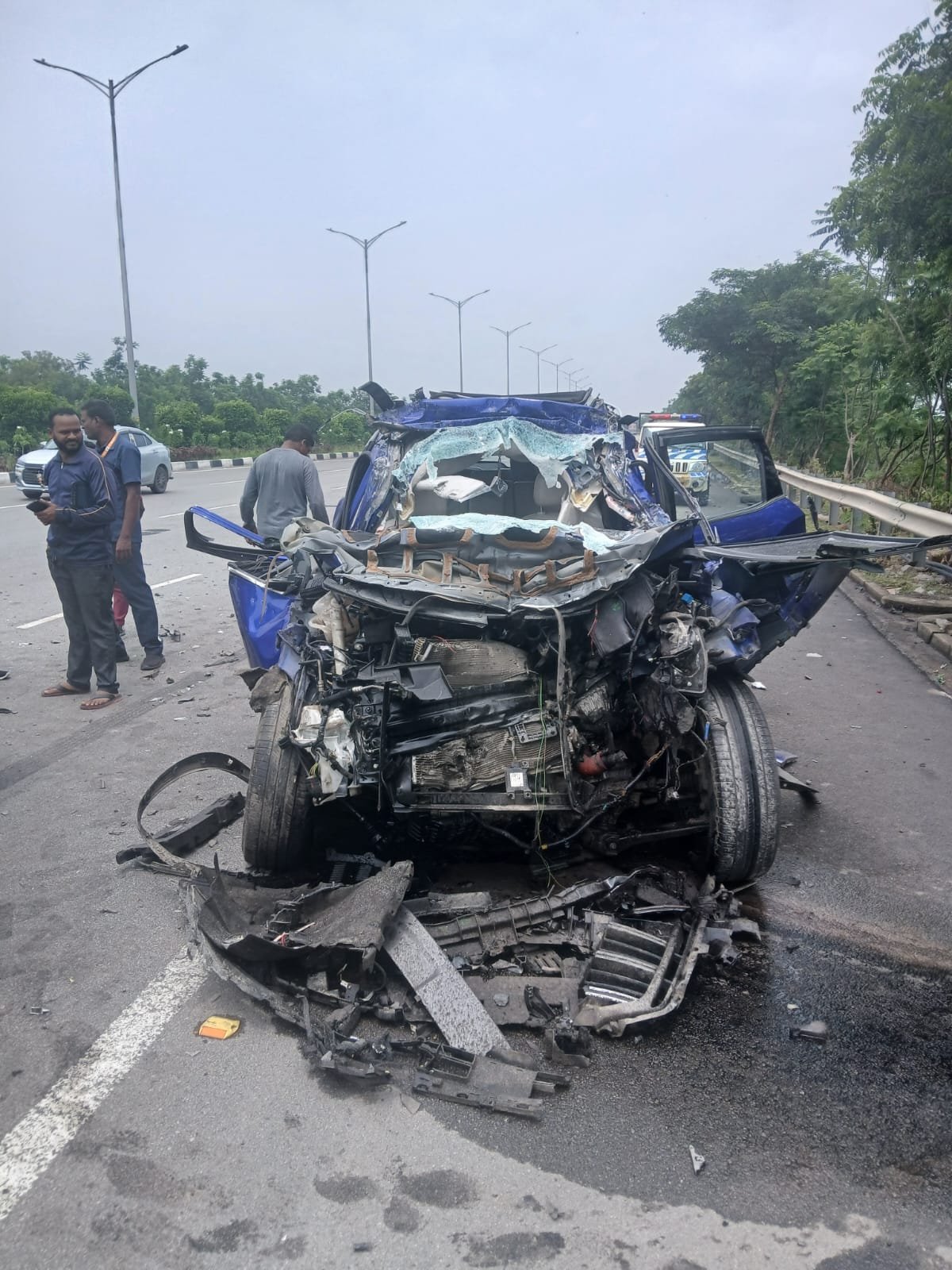 నుజ్జునుజ్జయిన XUV 700 కారు