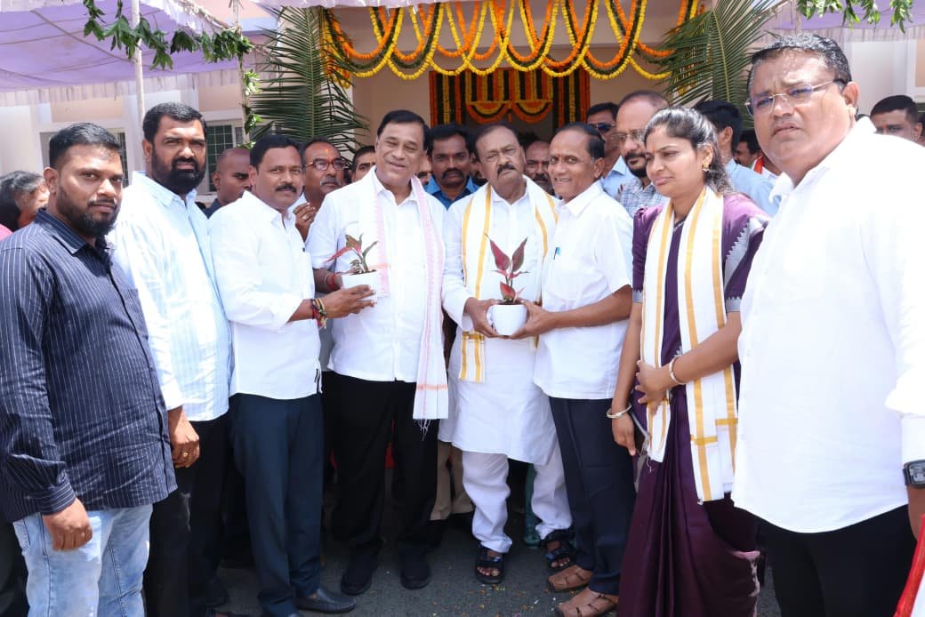 కామారెడ్డి వర్కింగ్ ఉమెన్స్ హాస్టల్ ప్రారంభించిన షబ్బీర్ అలీ, సీతక్క, సురేష్ కుమార్ షెట్కర్