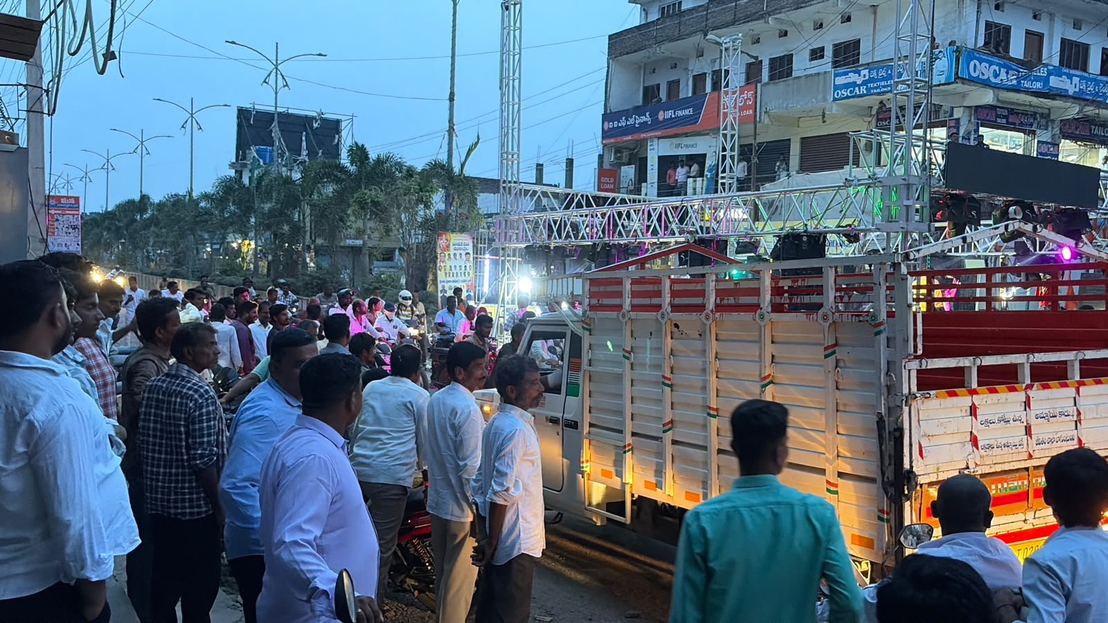 నారాయణఖేడ్‌లో వినాయక నిమజ్జనం సందర్భంగా భారీ ట్రాఫిక్ దృశ్యం