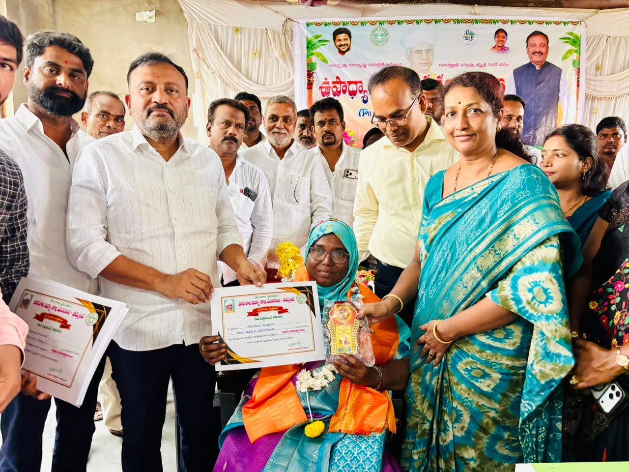 బిచ్కుంద మండల ఉత్తమ ఉపాధ్యాయుల సన్మాన సభలో పాల్గొన్న నాయకులు
