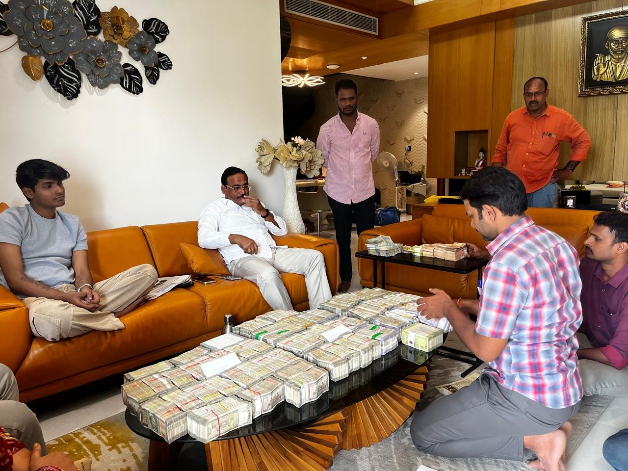 భీమ్‌రెడ్డి కేసు సోదాల్లో స్వాధీనం చేసుకున్న పత్రాలు