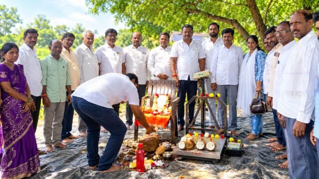 గాంధీ భవన్ వద్ద GO 317 బాధిత ఉద్యోగులు, ఉపాధ్యాయుల నిరసనకు సంబంధించిన దృశ్యం